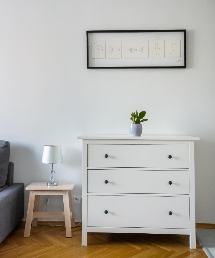 Nowogrodzka Grey Apartment Warsaw Exterior photo