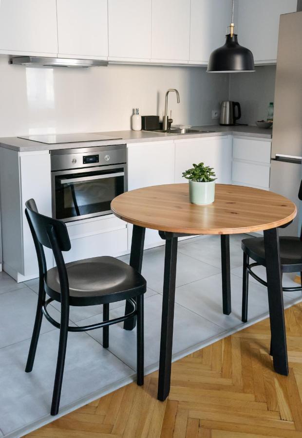 Nowogrodzka Grey Apartment Warsaw Exterior photo